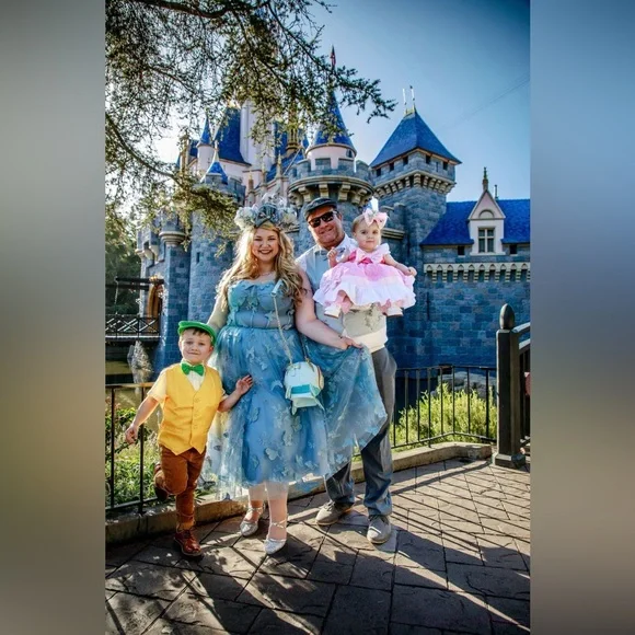 Elegant Blue Lace Evening Gown with corset back and 3D butterflies - Picture 5 of 6